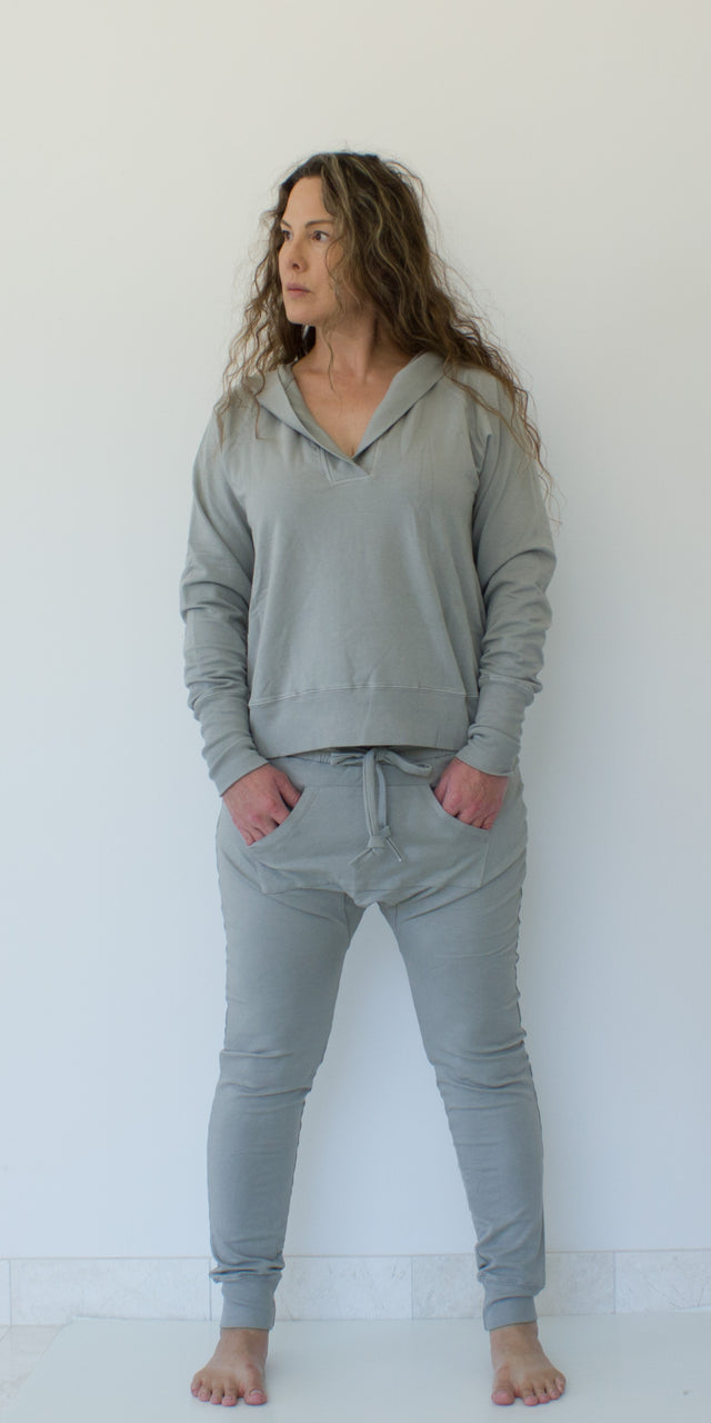 ailored from supremely soft Supima® Cotton and TENCEL™ Modal French Terry and Rib.  Taking you into a cozy relaxed state of mind in your favorite joggers.  Designed with complete functionality for a lazy day at home on the couch or for a mellow day out. These luxurious soft slouch pocket joggers are created with an extra wide waistband, extra-long ribbed ankle cuffs designed to slouch or cuff, and a kangaroo pocket with plenty of space for any of your accessories. 